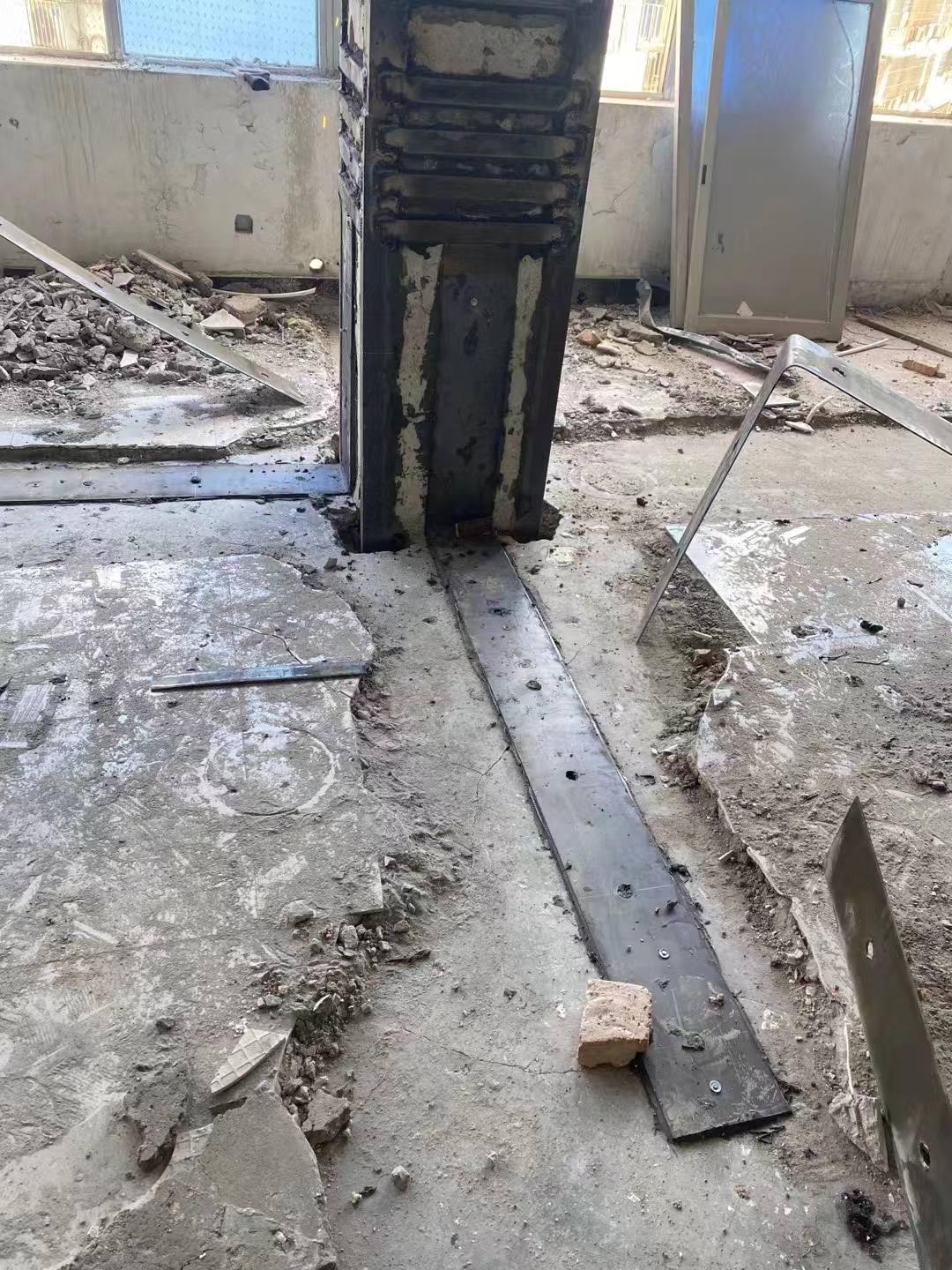 外粘鋼板青青草在线播放